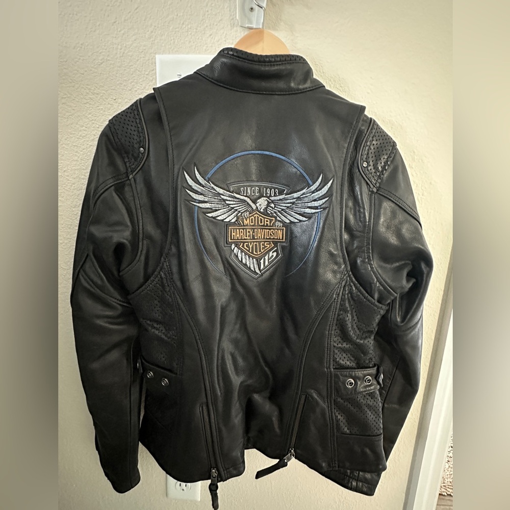 LIKE NEW Women’s Harley Davidson leather jacket Large